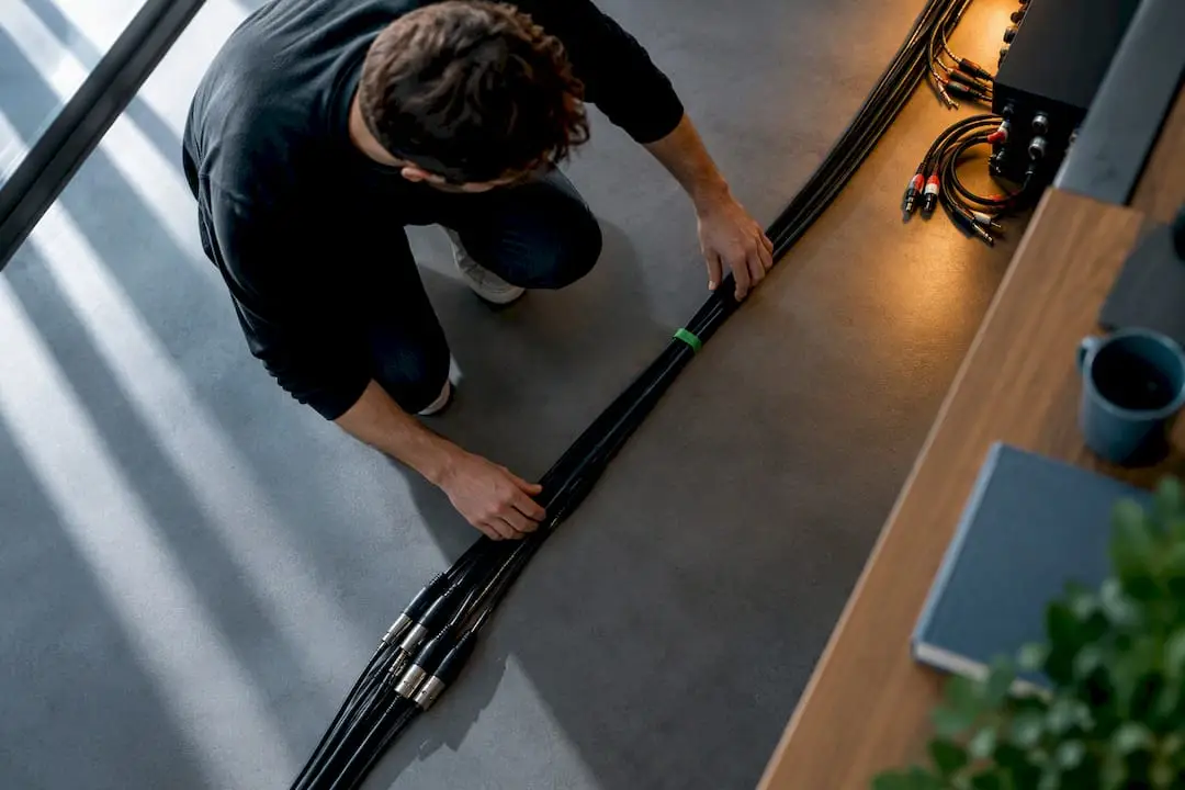 Installing Noise-Free Cables in Your Studio: The Definitive Step-by-Step Guide 11 Balanced studio cables neatly routed along the equipment